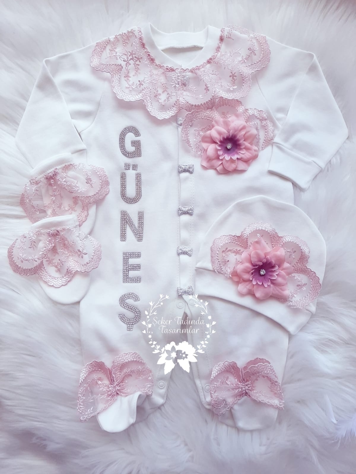 Pudra Güpür-Çiçek Detaylı Tulum Seti